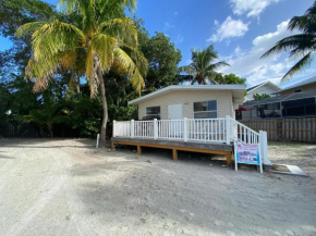 60 Ave E - Private & cozy home right on beach!